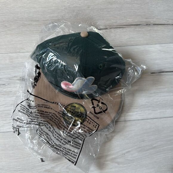 NEW ERA Montreal Expos Blush 59FIFTY Fitted Hat green size 7 1/8 NWT in pkg - Picture 2 of 4